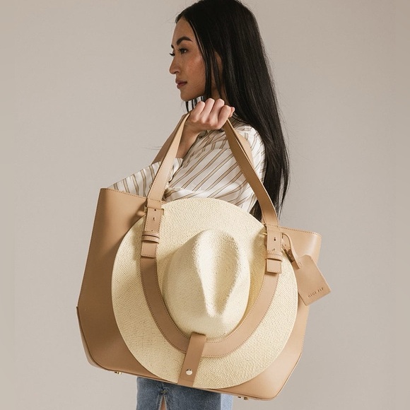 Chic Tan Leather Tote Bag